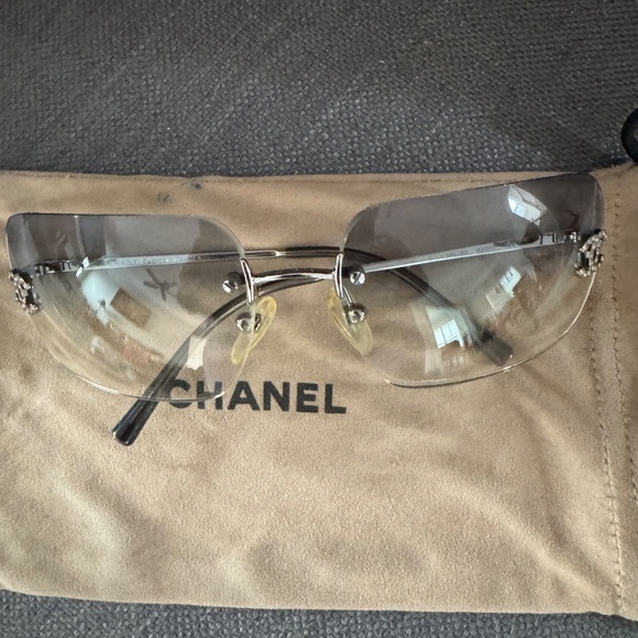 Chanel sunglasses - Picture 2 of 5